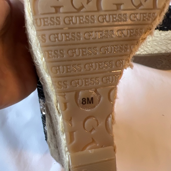 Guess woman’s size 8 sequin wedge - Picture 4 of 6